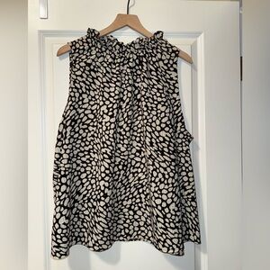 Who What Wear Black/White Patterned Sleeveless Blouse